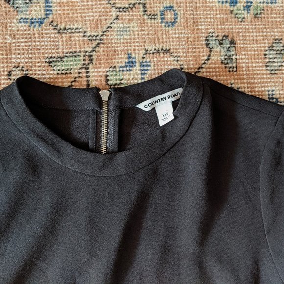 Country Road Black Short Sleeve Back Zip Top Size XXS EUC - Picture 3 of 3